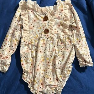 Long sleeve 2 button romper! Super soft. BRAND NEW!